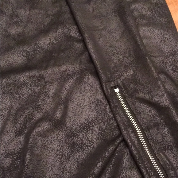 ZIPPER BACK VEGAN LEGGING. CLOSING SALE - Picture 8 of 8